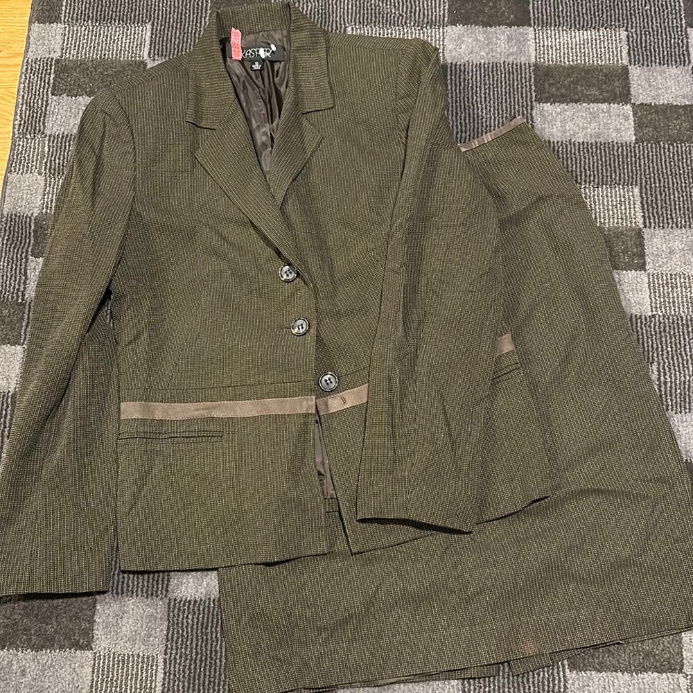 KASPER women’s skirt suit size 10